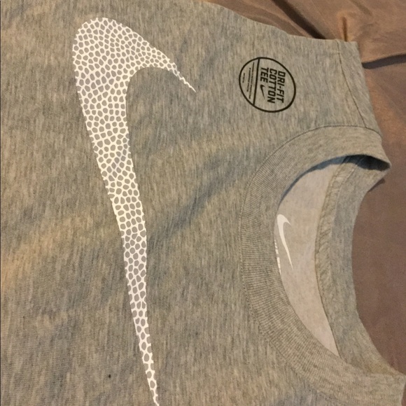 NIKE dryfit cotton tee - Picture 2 of 4